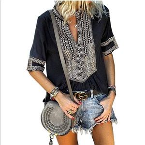 ❣️SALE❣️🎉HP🎉 🆕 Black Loose Blouse w/ Embro…